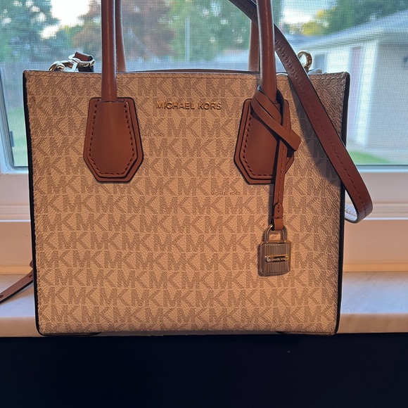 MICHAEL Michael Kors Handbags - Cream and brown Michael kors crossbody
